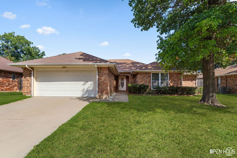 Primary Photo - 2720 Shepherds Glen