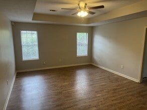 Building Photo - 1280 Pyramid Dr