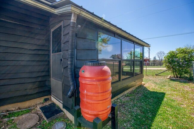 Foto del edificio - 758 Sandy Mountain Dr
