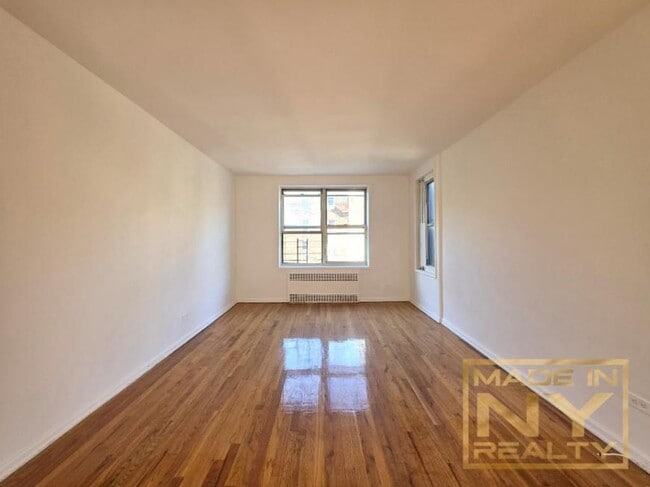 Foto del edificio - 1 bedroom in FOREST HILLS NY 11375
