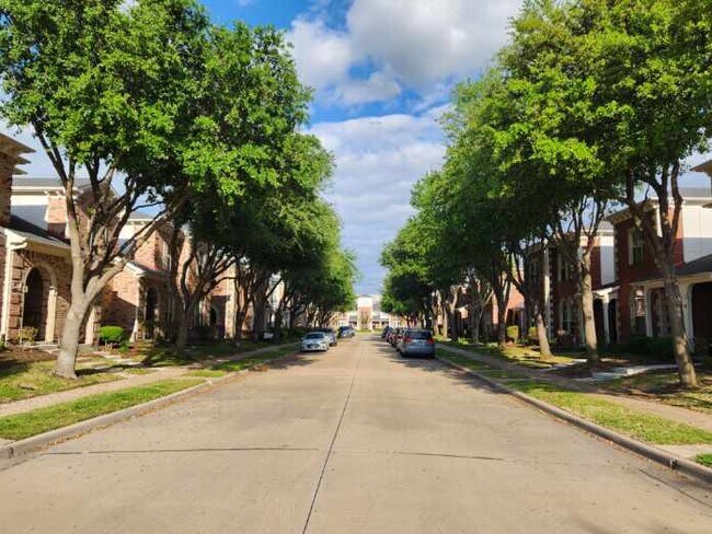 Building Photo - 270 Legends Dr