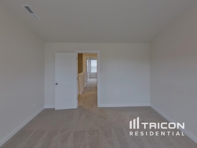 Building Photo - 2404 Nabali Wy