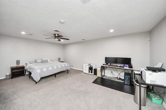 Foto del edificio - 2402 Bammel Timbers Ln
