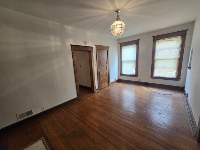 Building Photo - 815 W Wayne St