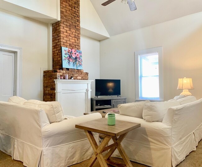 Foto del edificio - 160 Lyndon Ave