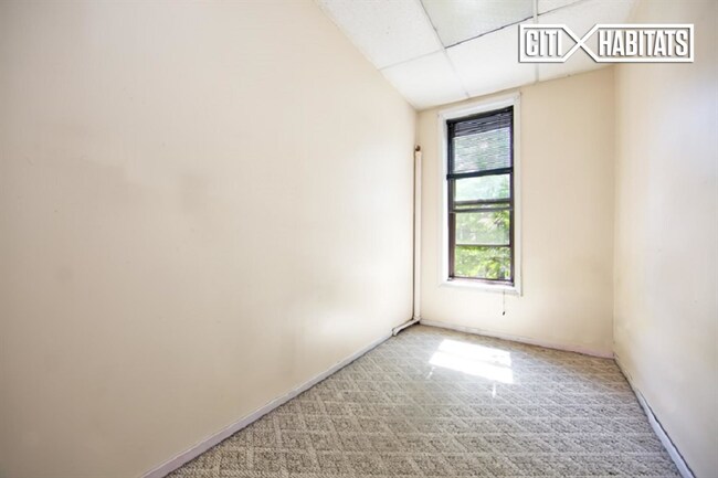 Building Photo - 247 45th St