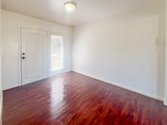 Foto del edificio - 520 Lancaster Creek Dr