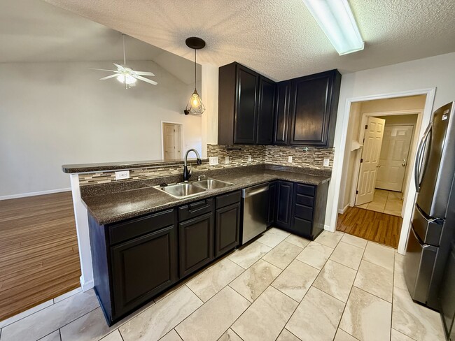 Foto del edificio - 254 Meadow Pathway Dr