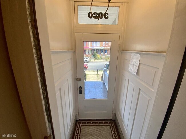 Foto del edificio - 5 br, 3 bath Townhome - 3020 Guilford Avenue