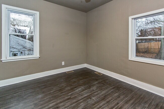 Foto del edificio - 4 Bedroom 1.5 Bath in Gray Woods Area
