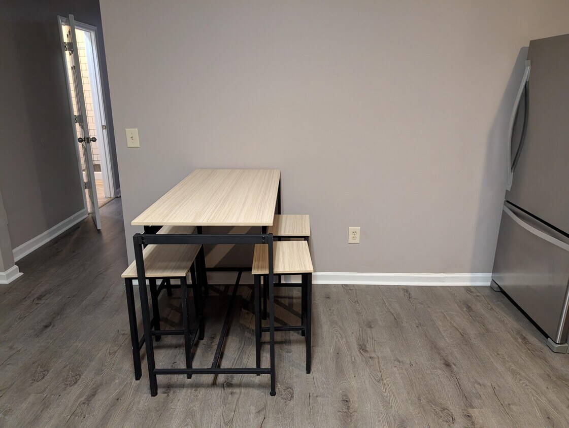 Foto principal - 1066 Margaret Pl NW