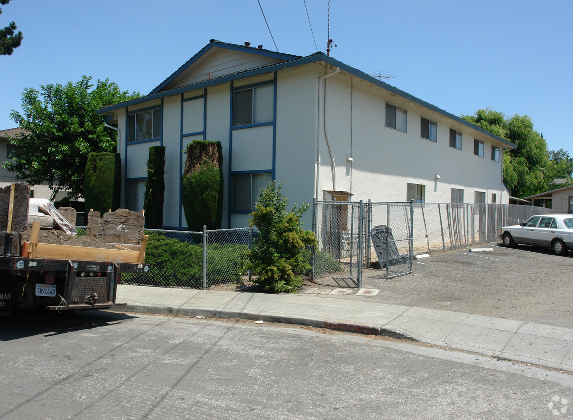 Primary Photo - 1369 Calabazas Ct