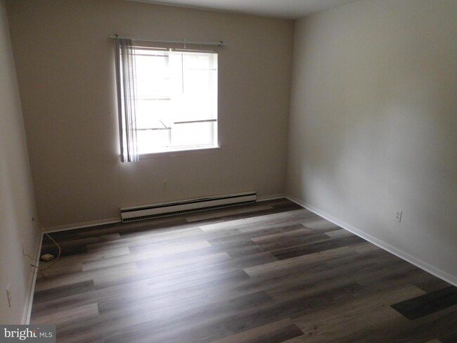 Building Photo - 401 E Dartmouth Dr