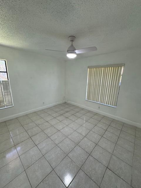 Foto del edificio - 4355 Royal Banyan Way