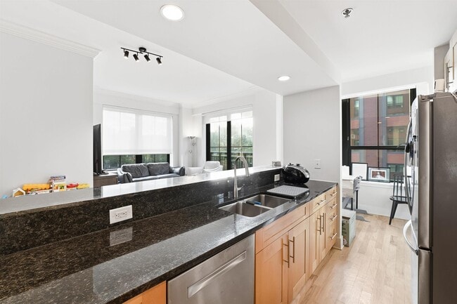 Foto del edificio - 1025 Maxwell Ln