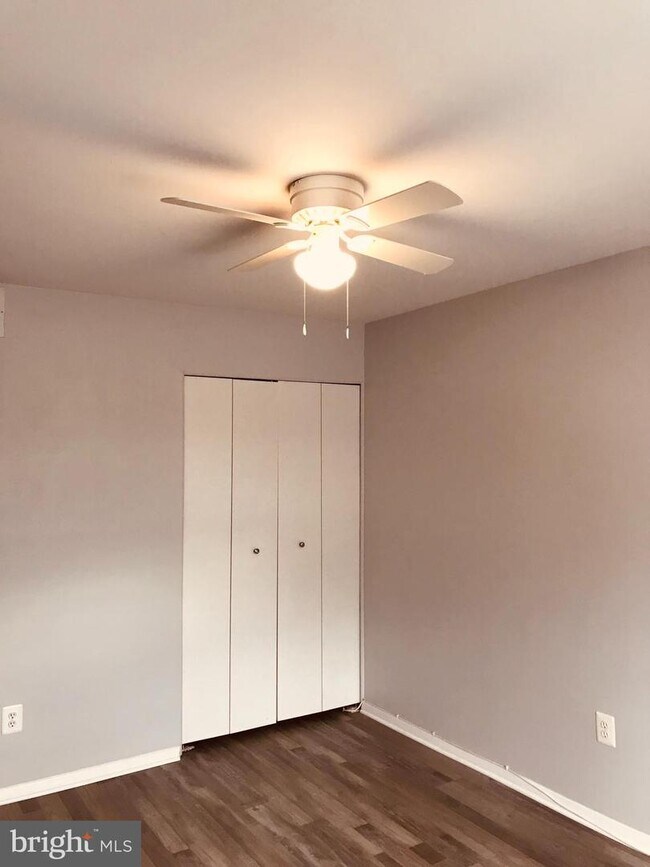 Building Photo - 443 Hardmoore Ct