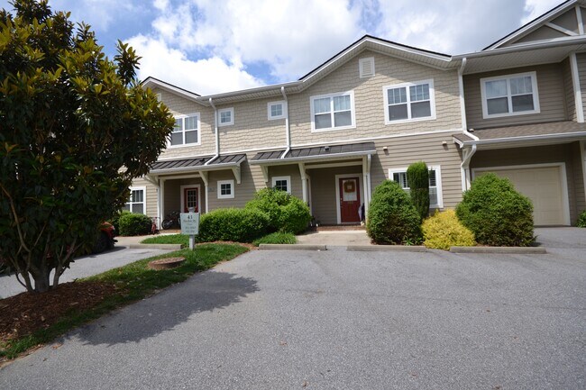 43 Foxden Drive-Minutes to Fletcher, Arden... photo'