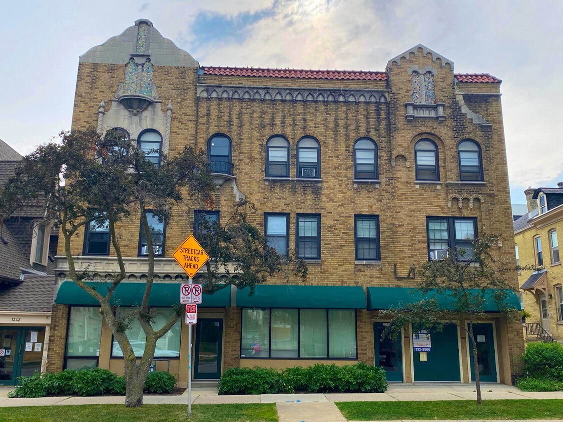 Primary Photo - Astor Street Apartments