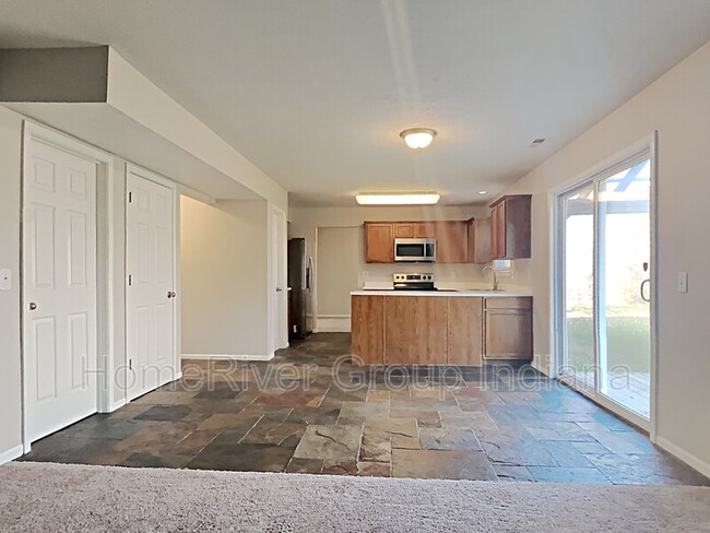 Building Photo - 627 Creston Point Cir