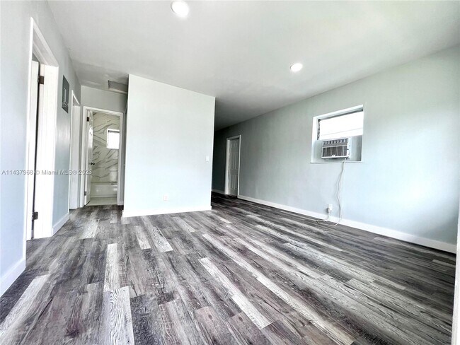 Foto del edificio - 835 NW 7th St