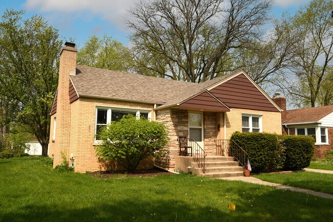 Building Photo - 18450 Homewood Ave