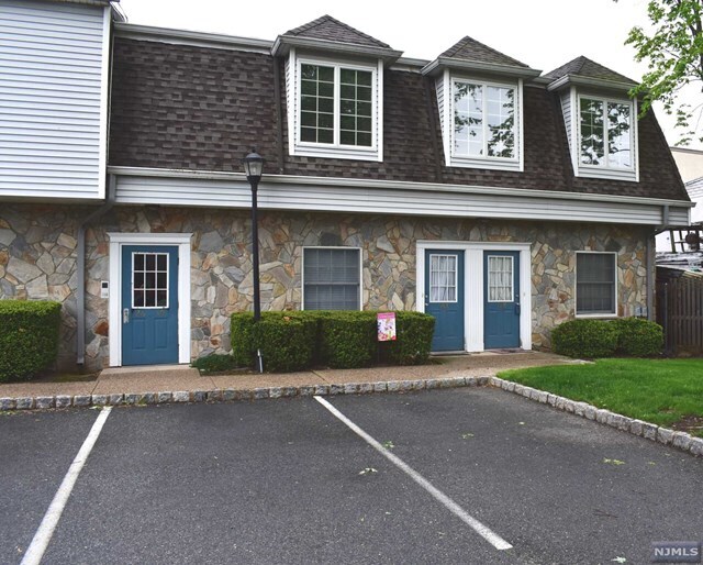 30 Chapel Hill Rd, Lincoln Park, NJ 07035 Room for Rent in Lincoln