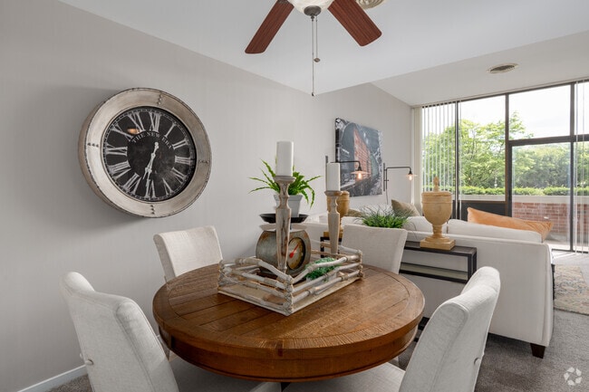 1 dormitorio, 1 baño - 625 pies cuadrados - Comedor - Bridgeview