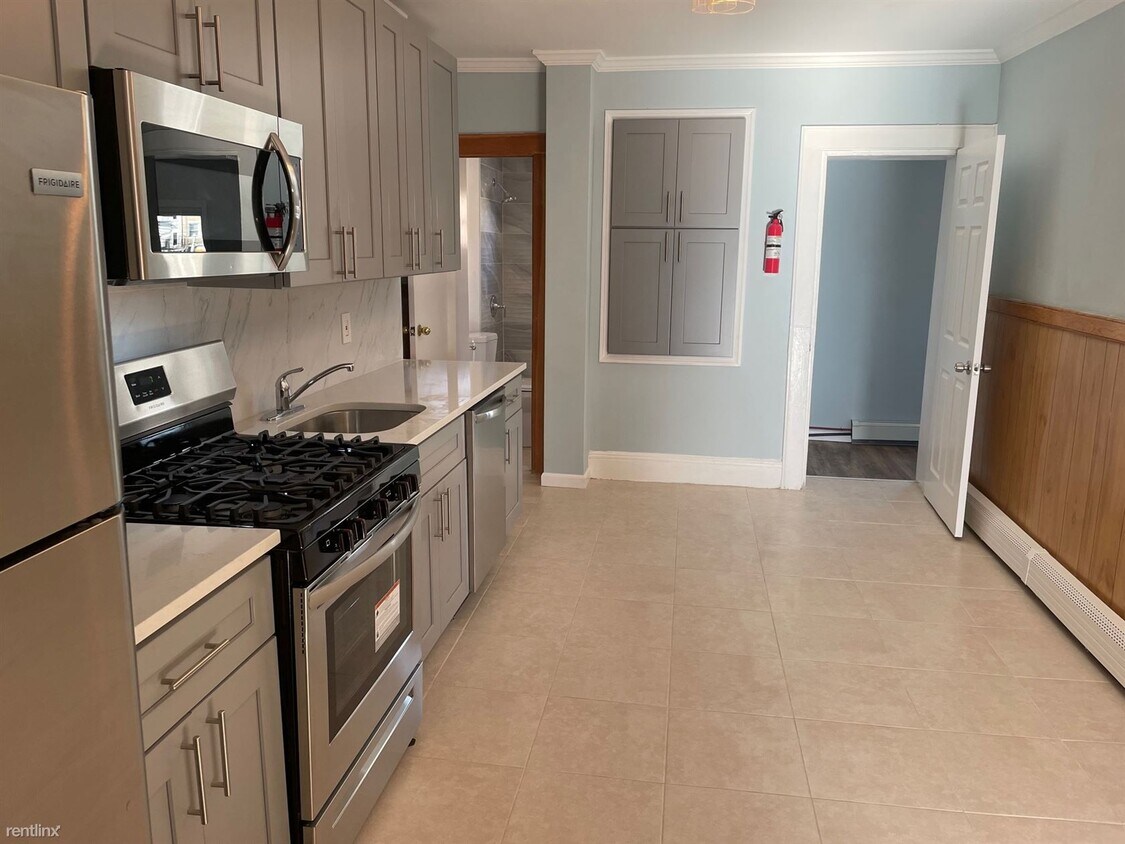 Primary Photo - 2 br, 1 bath Duplex - 26 King Street 2