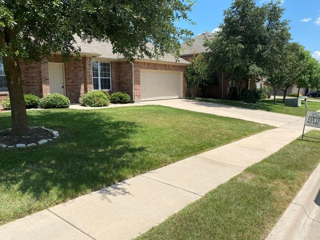 Foto del edificio - Spacious 2 Story Home in Weatherford Texas
