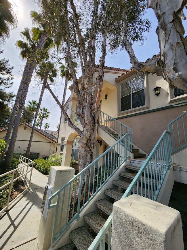 Foto del edificio - 2 Bedroom Upper Unit In Carmel Valley