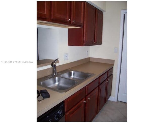 Building Photo - 949 Riverside Dr