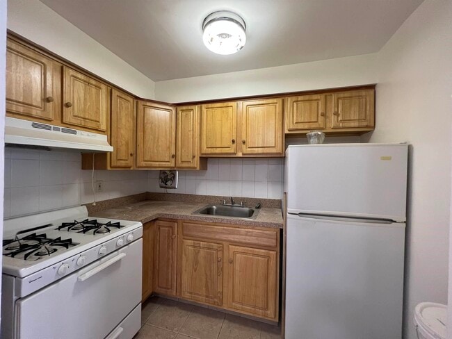 Foto del edificio - 5800 Broadway