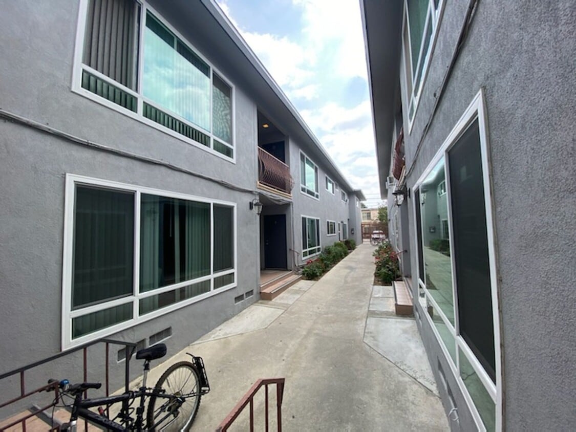 Building Photo - Trojan House