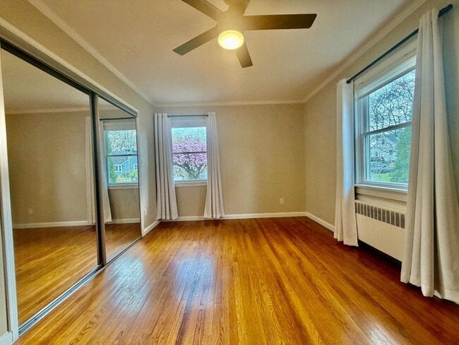 Building Photo - 51 Iroquois Rd