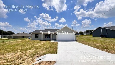 Building Photo - 52 Maple Dr