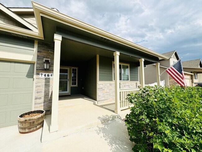 Building Photo - Gorgeous 3 bed/ 2 bath Ranch House in West...
