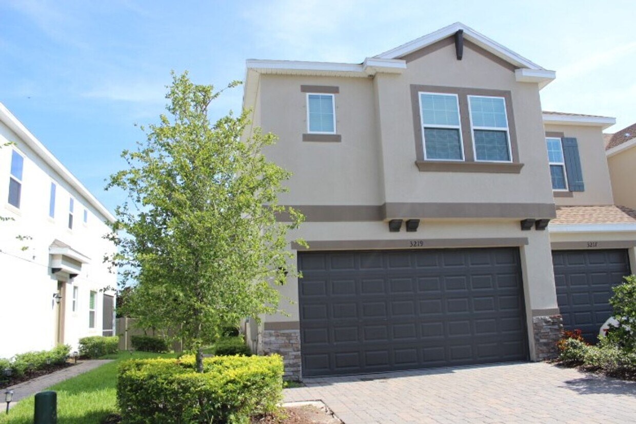 Primary Photo - Stunning 3BD/2.5BTH + LOFT End Unit Townho...