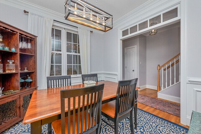 Building Photo - Beautiful, Updated 3 Bedroom Home in The M...