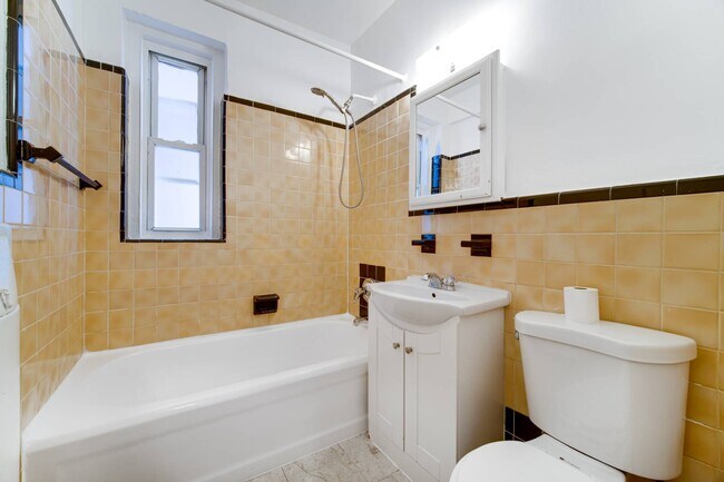 Foto del edificio - 77-34 Austin St