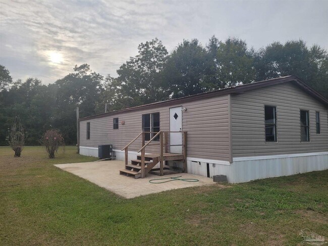 Building Photo - 5861 Greenwood Rd