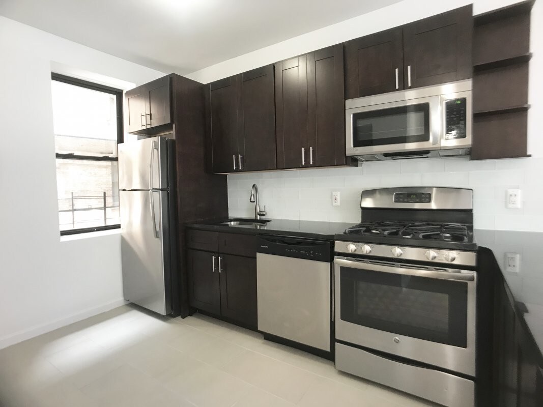 Primary Photo - 560 W 168th St