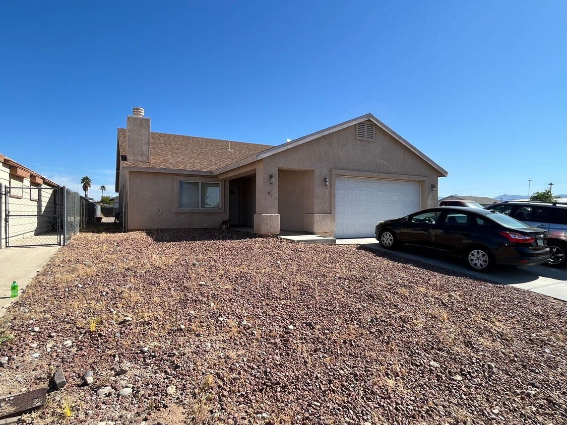 Primary Photo - 3 BR 2BA House w/Fenced yard & Garage, Hol...