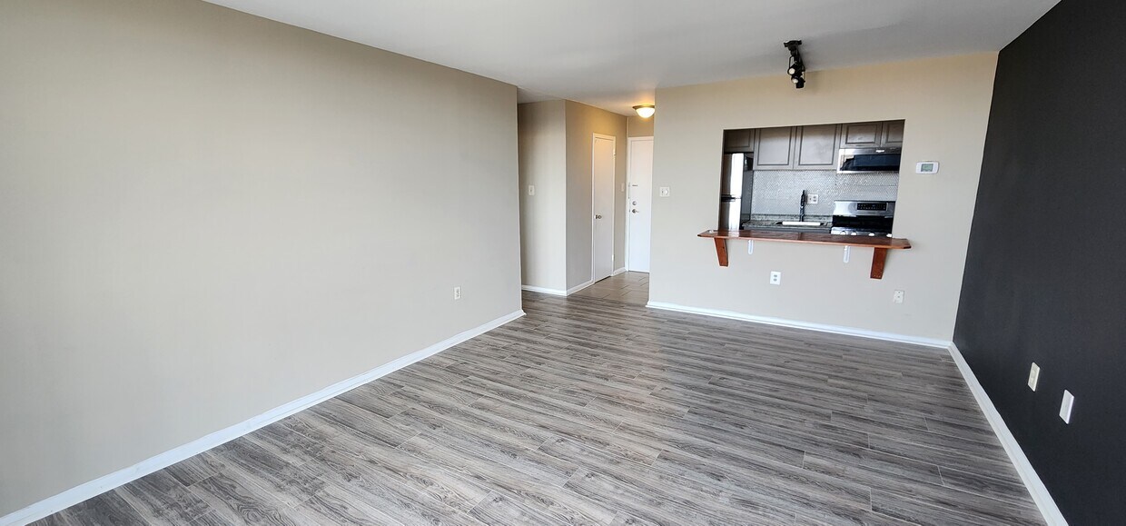 Foto principal - 2500 N Van Dorn St