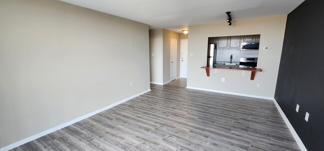 Building Photo - 2500 N Van Dorn St