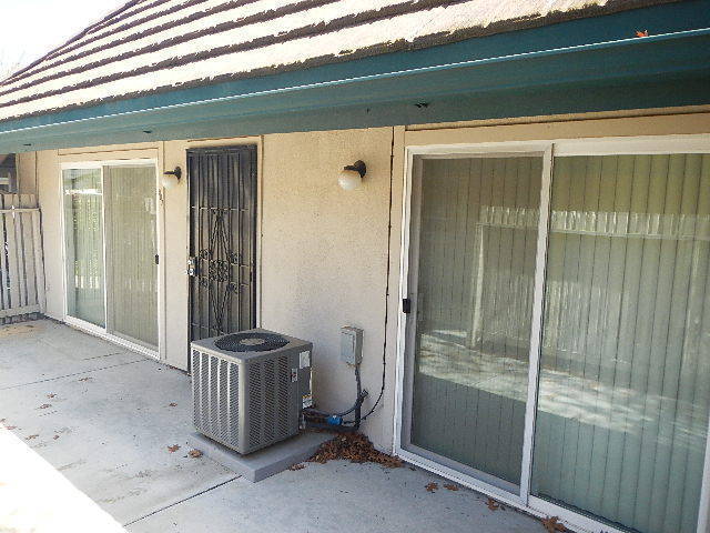 Foto principal - 2 bedroom, 1 bath, Roundtree Court in the ...