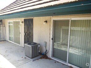 Building Photo - 907 Roundtree Ct