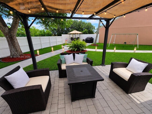 Building Photo - Southwest 12th Street, Pembroke Pines, FL 33025 - 3 BR 2 BA house