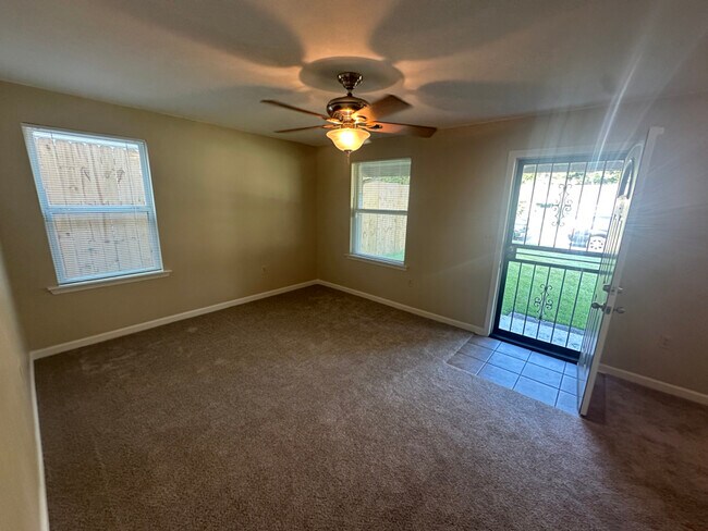 Foto del edificio - 1045 E Rossiland Cir