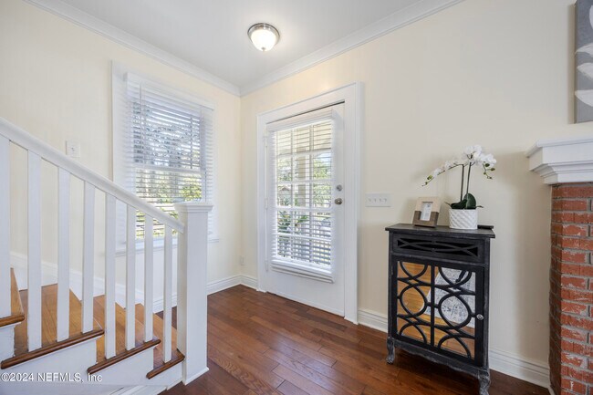 Foto del edificio - 2976 Collier Ave