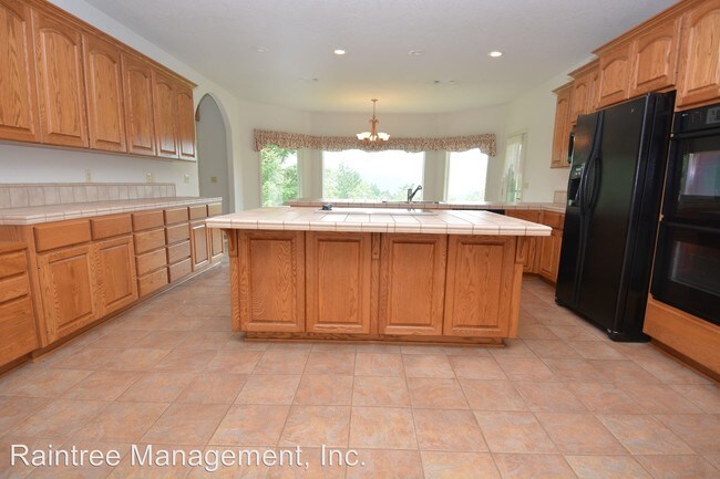 Building Photo - 4 br, 3 bath House - 520 Oakview